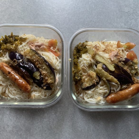 Mì somen lạnh chan cà tím xào gừng